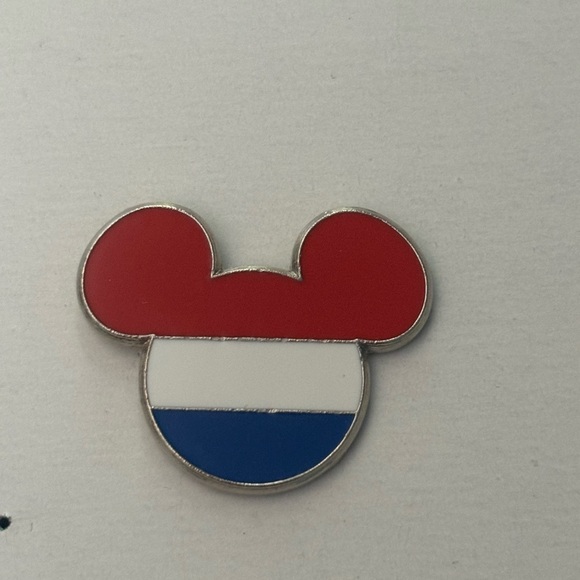 Disney trading Pin - Picture 1 of 3